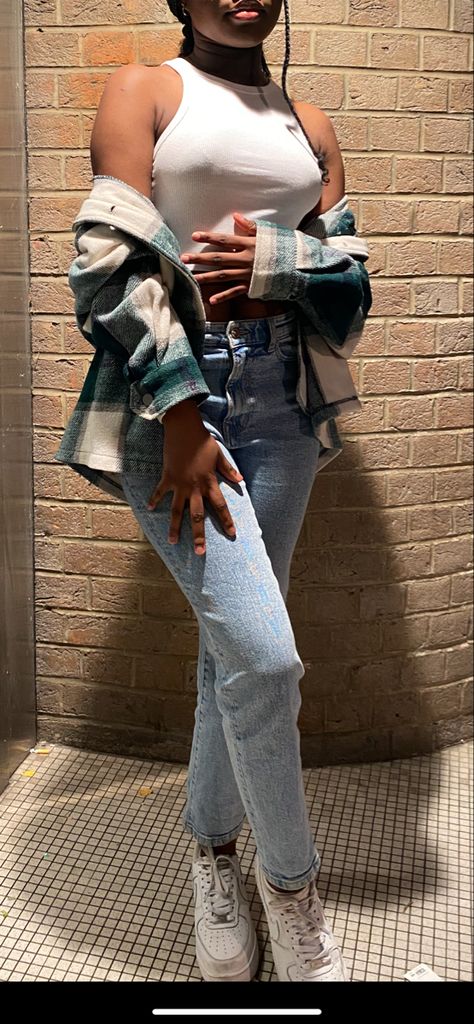 White crop top styled with light mom jeans and and flannel coat and white shoes 🤍 Light Mom Jeans, Grey Top Outfit, Cropped White Shirt, Flannel Coat, White Shirt Outfits, Mom Jeans Outfit, Top Outfit, White Crop, Grey Top