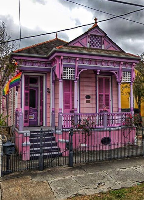 New Orleans New Orleans Row Houses, New Orleans Homes Interior, New Orleans Townhouse, New Orleans House Exterior, Nola Architecture, New Orleans Houses, New Orleans Shotgun House, Sims Exterior, New Orleans Mansion