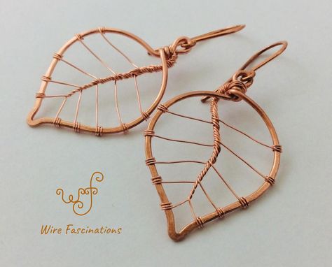 Large leaf shaped frames with fine gague wire wrapping to form the leaf veins. Wire Leaf Diy, Leaf Wire Wrap, Wire Wrapped Leaf, Wire Leaf Earrings, Leaf Earrings Diy, Wire Leaves, Wire Leaf, Ad Jewellery, Leaf Veins