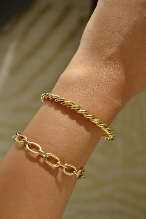 Golden Bracelet For Women, Bracelet Ideas Gold, Twisted Bangle, Trendy Bracelets, Gold Bracelet Cuff, Gold Cuffs, Vintage Bracelet, Minimalist Bracelet, Gold Bangle Bracelet