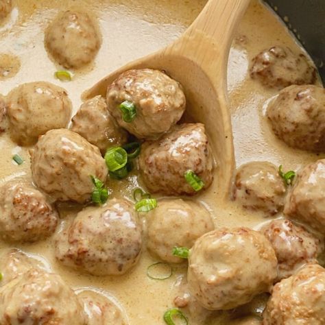 Easy Slow Cooker Swedish Meatballs Best Swedish Meatball Recipe, Easy Swedish Meatball Recipe, Swedish Meatballs Easy, Meatballs And Gravy, Slow Cooker Spaghetti, Cream Gravy, Swedish Meatball Recipes, Meatball Recipes Easy, Slow Cooker Meatballs