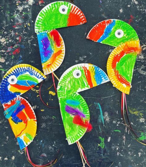 Parrot Paper Plate Craft, Parrot Art For Kids, Parrot Craft Preschool, Paper Plate Parrot, Jungle Art Projects, Pirate Activity, Bird Paper Craft, Parrot Craft, Forest Crafts