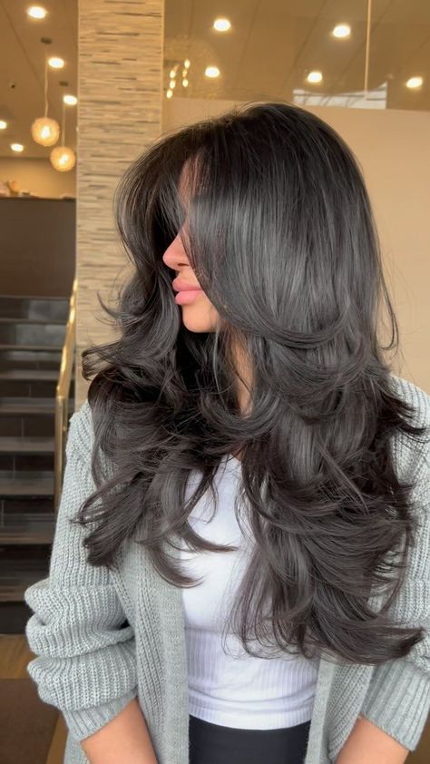 Long Layer Volume Haircut, Long Hairstyles Thick Wavy Hair, Hair Inspo For Black Hair, Long Layered Haircuts Black Hair, Baterflay Haircut Long, Medium Length Butterfly Cut, Long Layers Black Hair, Butterfly Haircut Unstyled, Long Hair Butterfly Cut