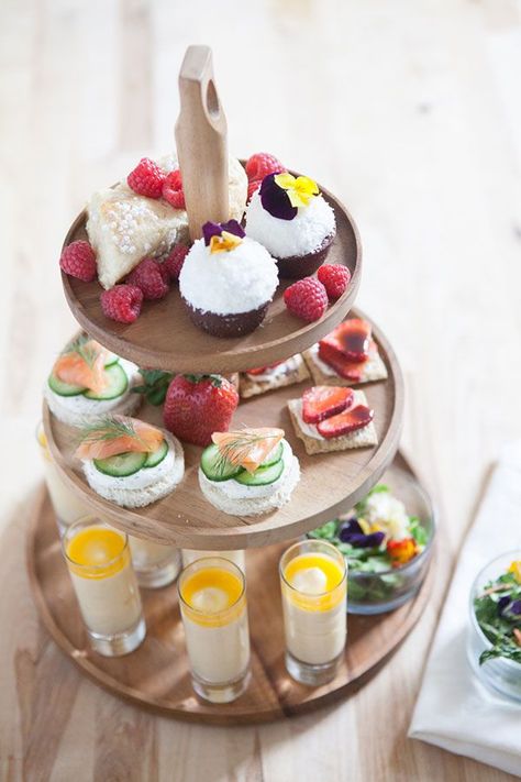 Modern Tea Party (via Bloglovin.com ) Modern Tea Party, Tea Party Menu, Spring Tea Party, Tea Party Food, Spring Tea, Tea Party Decorations, Kentucky Derby Party, Oh Happy Day, Afternoon Tea Parties