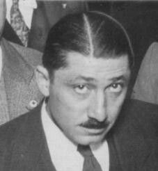 Frank Nitti was the one of Al Capone’s top henchmen, known as The Enforcer who was in charge of all strong-arm and muscle operations for the Chicago Outfit, and later the front-man following Al Capone’s prison sentence. Frank Nitti, Chicago Gangs, Real Gangster, Mafia Gangster, Chicago Outfit, Mafia Families, Wise Guys, Al Capone, Historical People