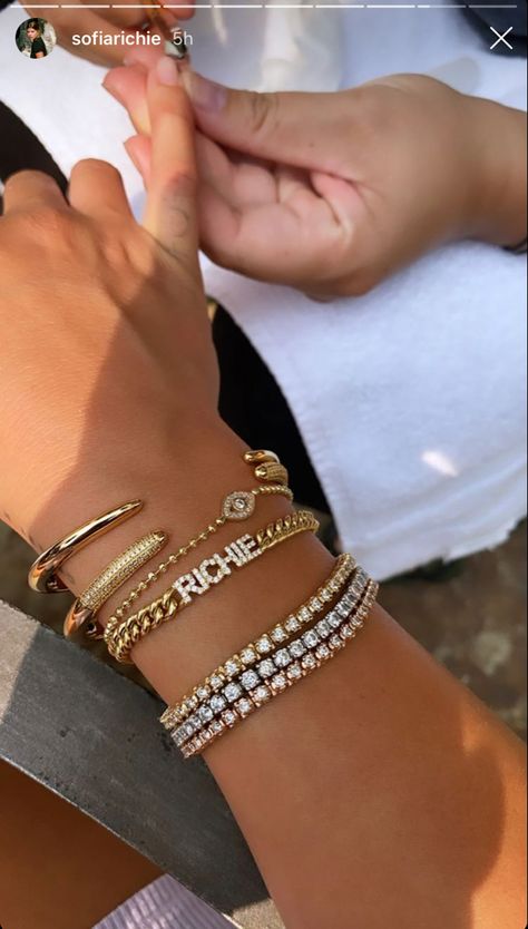 Bracelet Stack Ideas, Gold Bracelet Stack, Luxe Jewelry, Sofia Richie, Jewelry Accessories Ideas, Dope Jewelry, Jewelry Fashion Trends, Classy Jewelry, Jewelry Lookbook