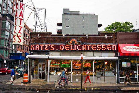 Katz's Deli Movie Famous NYC Restaurant Katz's Delicatessen, New York Trip, Restaurants In Nyc, Houston Street, Voyage New York, When Harry Met Sally, I Love Nyc, American Road Trip, I Love Ny