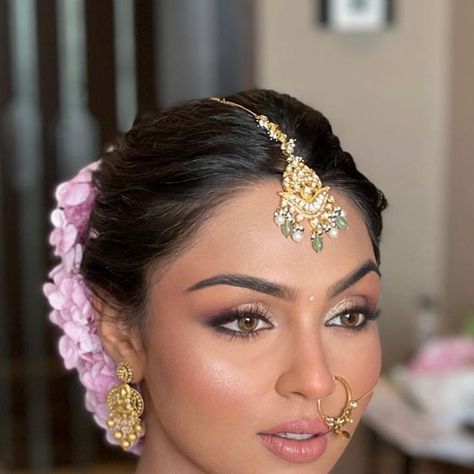 Anisha Nagpal | Hair Artist on Instagram: "Entering her new phase of life with a glow on her face and love in her heart 💗 Hair @hairbyanishanagpal Makeup @makeupbyrheanagpal Outfit @frontierraas Bride @neha_goel310 #bride #wedding #bridesofindia #explorepage #explore #hairstyles #bridalhairstyle #hairartist #bridesbyanishanagpal #hairbyanishanagpal" Indian Reception Hair, Makeup Look For Indian Wedding, Natural Indian Bridal Makeup, Indian Bridal Makeup Wedding, Soft Glam Indian Makeup, Indian Reception Makeup, Indian Wedding Makeup Natural, Indian Bridesmaid Makeup, Haldi Makeup Look For Bride