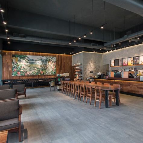 Starbucks Cafeteria, Starbucks Interior, Back Bar Design, Starbucks Shop, Coffee House Design, Wood Cafe, Store Interior Design, Starbucks Locations, Starbucks Design