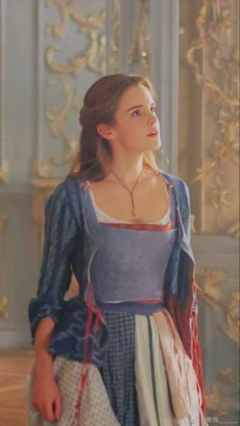 Belle Aesthetic, Emma Watson Belle, Emma Watson Pics, Beauty And The Beast Movie, Belle Beauty And The Beast, Fotografi Vintage, Emma Thompson, Disney Princess Pictures, Beautiful Costumes