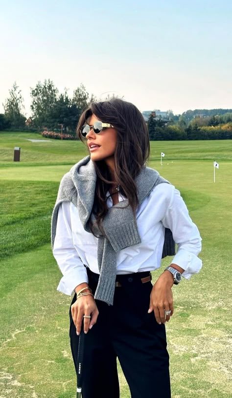 @marielobanova Skandinavian Fashion, Stil Elegant, Golf Outfits Women, Stylish Work Outfits, Old Money Style, Mode Inspo, Old Money Aesthetic, Professional Outfits, Mode Inspiration