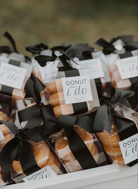 Doughnut Wedding Favors, Stations For Wedding Reception, Donut Wedding Favors For Guests, Donut For Wedding, Mini Donuts For Wedding, Snack Favors Wedding, Finger Food Engagement Party, Donut Favors Wedding, Grab And Go Desserts Treats