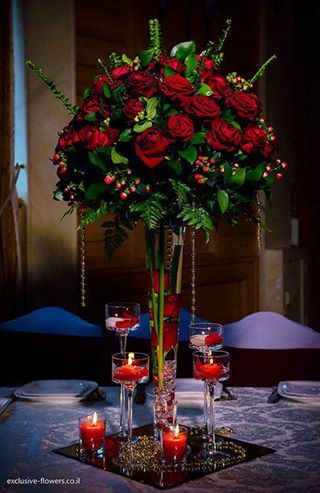 Wedding Decorations Diy Centerpiece, Red Roses Centerpieces, Gothic Wedding Theme, Sports Video, Red Wedding Theme, Holiday Party Themes, Table Arrangements Wedding, Tall Wedding Centerpieces, Gold Centerpieces