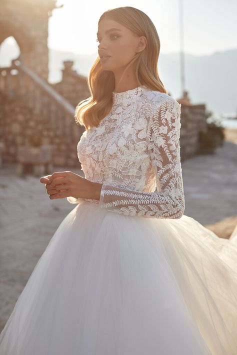 Muslim Bride Dress, Milla Nova Wedding Dresses, Gonna In Tulle, Milla Nova, High Neck Wedding Dress, Long Sleeve Wedding Dress Lace, White Wedding Dress, Wedding Dress Fabrics, Bridal Dress Design