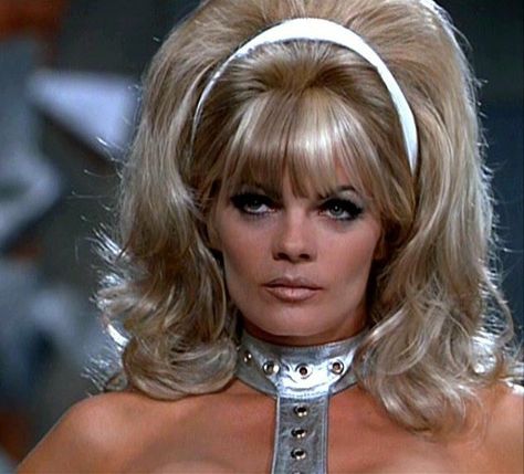 AUSTIN POWERS FEMBOTS | Austin Powers: International Man of Mystery (1997) Cheryl Bartel as ... Austin Powers Fembot Makeup, Fembot Austin Powers, Fembot Costume, Austin Powers International Man Of Mystery, International Man Of Mystery, Sci Fi Fashion, Teased Hair, Austin Powers, Hair Shows