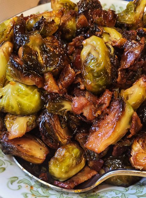 Roast Brussels Sprouts With Bacon and Honey | Kalofagas.ca Honey Roasted Brussel Sprouts, Candles 2022, Delish Appetizers, Roast Brussels Sprouts, Honey Brussel Sprouts, Balsamic Brussel Sprouts, Fried Brussel Sprouts, Brussels Sprouts With Bacon, Brussel Sprout Recipes Roasted