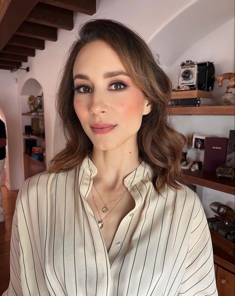 Spencer Hastings Makeup, Wedding Guest Hair And Makeup, Torian Bellisario, Troian Bellisario, Guest Hair, Spencer Hastings, Wedding Guest Hairstyles, Celebrity Look Alike, Maquillaje Natural