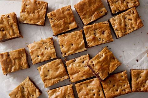 Organic Chewy Chocolate Chip Cookie Bars | King Arthur Flour: Chewy, dense, moist brown sugar bars, packed with chocolate chips and made with organic flour. Brown Sugar Bars, Gluten Free Lemon Squares, Chewy Chocolate Chip Cookie Bars, Chocolate Chip Cookie Bar Recipe, Cinnamon Bars, Cake Bars Recipe, Apple Pie Bars, Chewy Granola Bars, King Arthur Baking