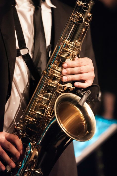 Saxophone Photography, Saxophone Music, Saxophone Players, Blues Festival, Alto Sax, Tenor Sax, Worship Music, Music Images, Music Aesthetic