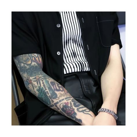 #𝐉𝐊 : jungkook details is driving me crazy!... 😮‍💨🤌🏻 #jungkook #jungkookupdates Jungkook Sleeve, Jungkook Details, Jay Kay, Masc Outfits, Baby Pop, Jeon Jeongguk, Jungkook Aesthetic, Foto Jungkook, My Only Love