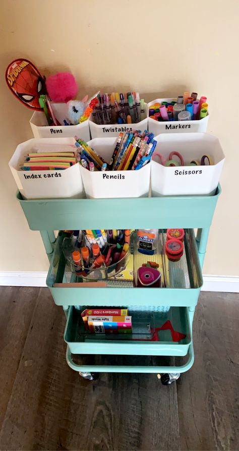 Classroom Carts Ideas, Student Supply Cart, Diy Preschool Classroom Furniture, Craft Trolley, Kids Craft Storage, School Supply Storage, Craft Closet Organization, Classroom Organization Elementary, Small Kids Room