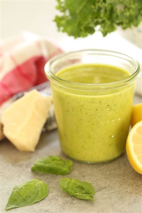 Piada Lemon Basil Dressing Recipes Basil Salad Dressing, Lemon Basil Vinaigrette, Lemon Salad Dressings, Delicious Healthy Salads, Basil Salad, Salad Kale, Lemon Salad, Salad Dressing Recipes Healthy, Basil Vinaigrette