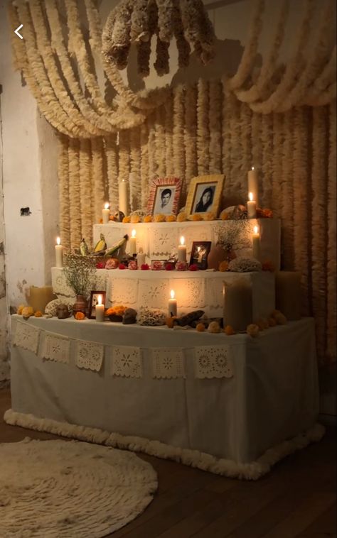 Ofrenda Alter Ideas, Home Ofrenda Ideas, Ofrenda Ideas Diy Small House, Dia De Muertos Party Ideas, Offrenda Table Ideas Small, Simple Ofrenda Ideas, Small Ofrenda Ideas, Diy Ofrenda, Diy Ofrenda Alter