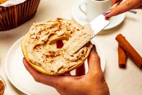 Cinnamon Cream Cheese Butter, Flavored Cream Cheese Recipes For Bagels, Brown Sugar Cinnamon Cream Cheese, Deli Bread, Bagel Spread Recipes, Cinnamon Sugar Cream Cheese, Cream Cheese Spread Recipes, Bagel Spread, Butter Spreads