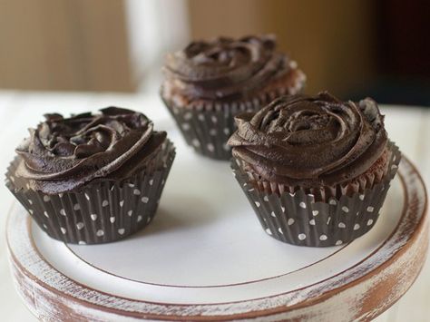 Chocolate Truffle Cupcakes Chocolate Truffle Cupcakes, Truffle Cupcakes, Delicious Cupcakes, Baking Fun, Cupcake Recipes Chocolate, Chocolate Buttercream Frosting, Chocolate Liqueur, Baking Cocoa, Chocolate Truffle