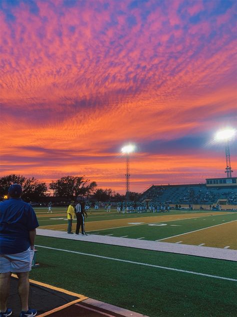 Sunset Football Field Aesthetic, Flag Football Aesthetic, Preppy Soccer, Football Sunset, Preppy Football, 2023 Mindset, Barcelona Instagram, Background Study, Basketball Love