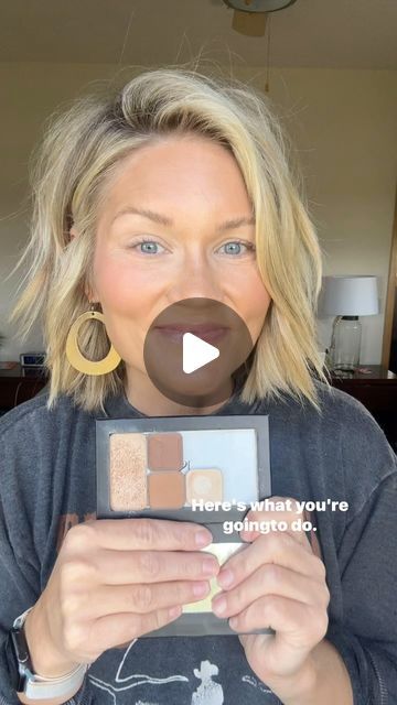 Beth Kohler on Instagram: "I’m not ready to fully step into fall but I can get behind a “transition” eyeshadow look that is still summer-y but can double as a fall look!  Drop the word GOLDEN into the caption for the eyeshadow look + eyeshadow brush I’m using!  Save this reel for when your colors come!  The following colors are all from SEINT: Bubba Drift Sedona Georgia Illuminator  SEINT eyeshadow brush Elf no smudge eyeliner Pomifera YOUTH Mascara  #falleyeshadow #falleyeshadowlook #falleyeshadowpalette #makeup #mymakeup #simpleeyemakeup #simpleeyeshadow #eyeshadowtutorial #eyeshadowforbeginners #mommakeup #mommakeuplook" Seint Butterscotch Eyeshadow, Simple Fall Eyeshadow Looks, Seint Eyeshadow Swatches, Seint Eyeshadow For Blue Eyes, Classy Eyeshadow Looks, No Smudge Eyeliner, Beth Kohler, Fall Eyeshadow Palette, Smudge Eyeliner