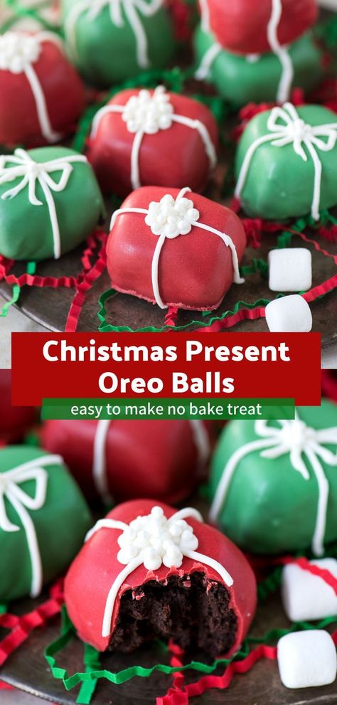 Your family will want to make these Christmas present oreo balls each season! A little spin on classic oreo balls transforms these into one of the best no bake holiday treats! #christmasoreoballs #oreoballs #nobakechristmas #cookieexchange No Bake Holiday Treats, Christmas Oreo Balls, Oreo Balls Christmas, Christmas Oreo, Oreo Balls Recipe, New Year's Desserts, Desserts Christmas, Oreo Balls, Christmas Candy Recipes