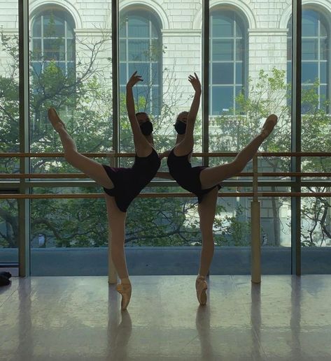 san francisco ballet school ⋇⋆✦⋆⋇ ballet aesthetic ⋇⋆✦⋆⋇ ballerinas Royal Ballet School Aesthetic, Summer Intensive Ballet, Ballet Summer Intensive Aesthetic, Joffrey Ballet School Nyc, Ballet School Aesthetic, Lullaby Aesthetic, Ballet Friends, Duet Dance, Ballet Princess