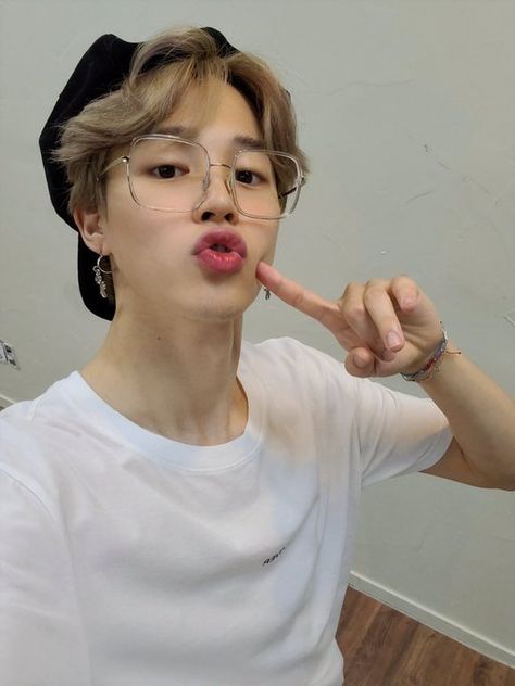 Jimin Selca, 17 Kpop, Park Ji Min, Jung So Min, Army Bts, Park Jimin Cute, Park Jimin Bts, Bts Bangtan Boy, Foto Bts