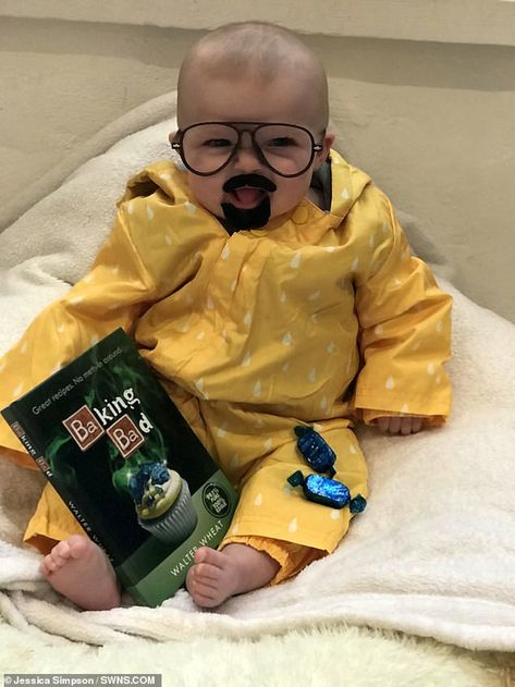 Horror Movie Costumes, Infant Photos, Cumpleaños Harry Potter, Movie Character Costumes, Tv Scenes, Famous Movie Scenes, Kid Halloween, Girl Group Costume, Baby Movie