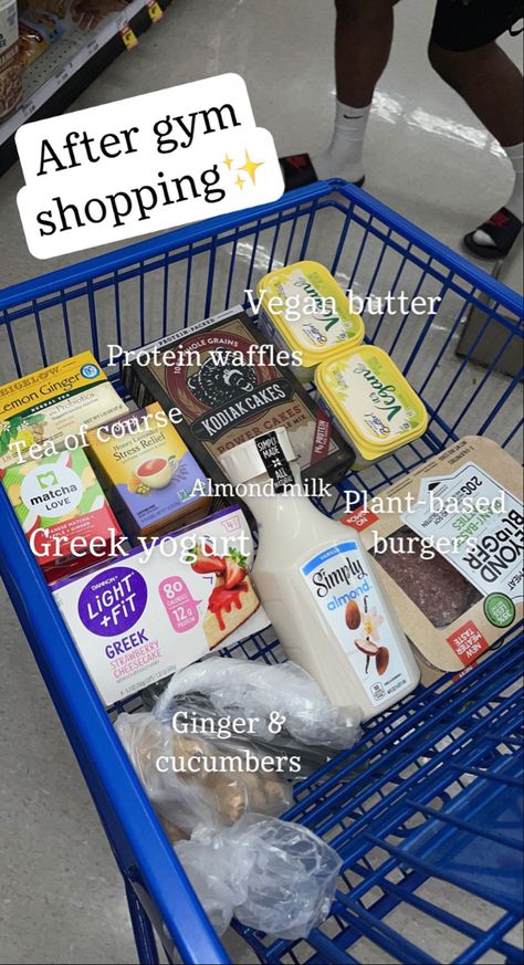 Clean, healthy grocery shopping Healthy Grocery Cart, Low Calorie Groceries, Healthy Groceries Aesthetic, Casual Grocery Shopping Outfit, Grocery Shopping Healthy, Healthy Foods To Buy, Groceries List, Healthy Grocery Shopping, Healthy Breakfast Snacks