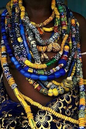 I love Ghanaian beads. Have a huge box full of them. Here: Krobo beads from Ghana....beautiful Collar Hippie, African Accessories, Afrikaanse Mode, Estilo Hippie, Mode Boho, African Trade Beads, African Beads, African Jewelry, African Culture