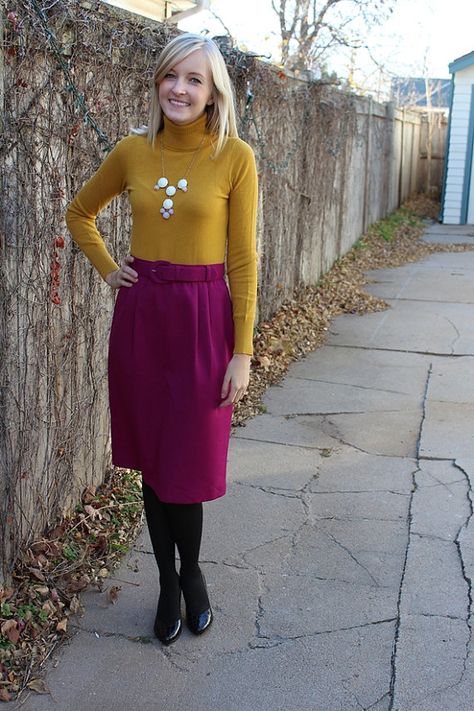 Vintage 1970s Purple Skirt  Love the mixure of colors! 70s Clothing, 30 Outfits, Yellow Skirt, Purple Skirt, Outfits 2017, Smart Casual Outfit, White Pumps, Professional Dresses, Vintage Beauty