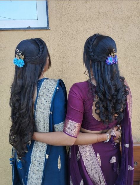 Sadi Hairstyles Simple, Hairstyle For Sangeet Function, Hairstyles For Marriage Function Indian, Frd Poses, Open Hair Hairstyles On Saree, Marriage Hairstyle, Sisters Photography Poses, South Indian Hairstyle, Groom Sister