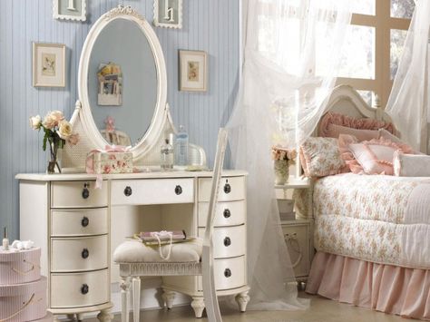 Fabulous Vintage Teen Girls Bedroom Ideas Girls Bedroom Vintage, Vintage Bedroom Styles, Bedroom Vanity Set, Camera Vintage, Teen Girl Bedroom, Shabby Chic Bathroom, Deco Retro, Bedroom Essentials