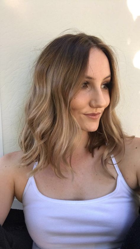 Light Brown With Shadow Root, Shoulder Length Light Brown Hair Balayage, Bronde Haircolor Long Bob, Rooted Light Brown Hair, Neutral Blonde Shadow Root, Light Brown Hair Lob, Light Brown Balayage Dark Roots, Light Brown Hair Shadow Root, Light Brown Lob With Highlights