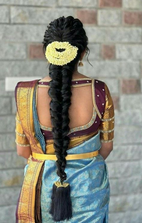 Indian Hairstyles For Saree, Pelli Poola Jada, Simple Bridal Hairstyle, South Indian Wedding Hairstyles, Poola Jada, Bridal Hair Decorations, Bridal Hairstyle Indian Wedding, Engagement Saree, Hair Style On Saree