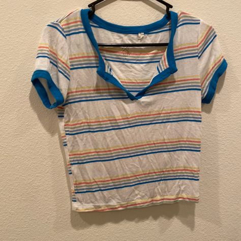 Multi Colored Striped Tee W V Neck Reminds Me Of Stranger Things Or Like A Cute 80s Vibe Nwot Never Worn Size S No Damage, Rips Or Stains From A Smoke Free And Pet Free Clean Household Reasonable Offers Are Welcome :) Feel Free To Ask Me Questions Below 80s Vintage Clothes, 80s Tops Women, 80s Summer Fashion, 80's Clothes, 80s Tops, Stripped Tshirt, 80s Clothes, Stranger Things Outfit, Retro City