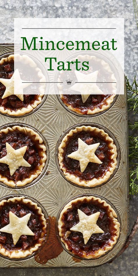 Everyone will fancy a taste of these Mincmeat Tarts. This Mincemeat Tart recipe is a time-saving variation on mince pies, a British holiday staple. Minced Pie, Yule Food, Mincemeat Tarts, Slab Pies, Meat Cooking Times, Traditional Christmas Desserts, Mincemeat Pie, British Christmas, Christmas Yummies