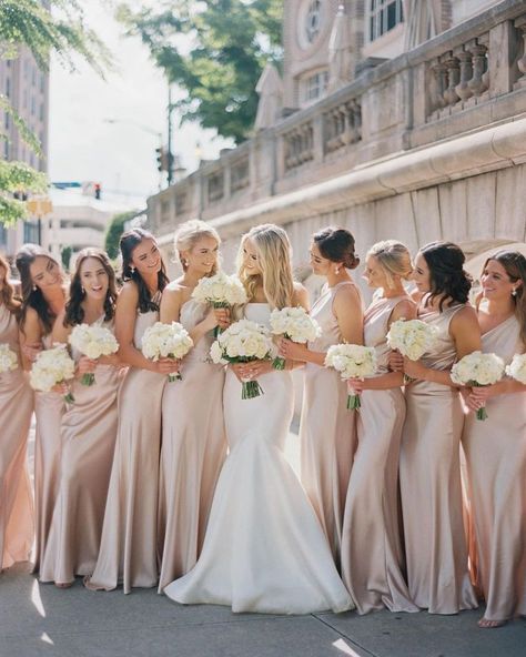 Bridesmaid Blush Pink Dresses, Champagne Blush Bridesmaid Dresses, Blush Champagne Bridesmaid Dresses, Bridal Party Formal Photos, Champagne And Pink Bridesmaid Dresses, Wedding Color Schemes Neutral, Bridesmaids Dresses Champagne, Champagne And Pink Wedding, Classy Bridesmaid Dress