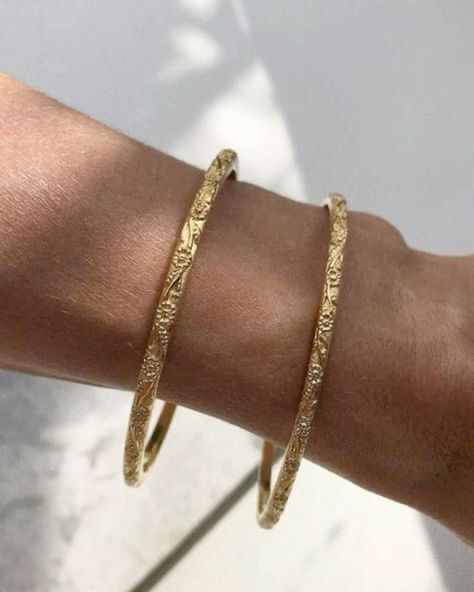 The Bangles, Gold Armband, Dope Jewelry, Gold Bracelet For Women, Gold Bracelets, Jewelry Lookbook, Jewelry Inspo, Dream Jewelry, Dainty Jewelry