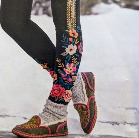 Embroidery On Leggings, Embroidered Leggings, Fall Leggings, Leg Warmers, Leggings, Embroidery, Sandals, Sewing, My Style