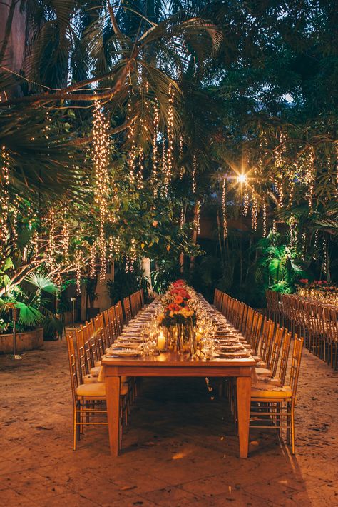 Jewelry designer Pili Restrepo and hospitality entrepreneur Josh Hackler decided to tie the knot in Cartagena, which they had visited frequently together. Wedding Colombia, Colombian Wedding, Cuba Wedding, 20s Theme, Tent Lights, Cartagena Wedding, Wedding Settings, Evening Reception, Dining Ideas