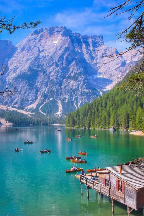 I Love Italy 🇮🇹 | Beautiful Lake Braies - Italian Dolomites Italian Dolomites, Travel Creative, Dolomites Italy, Scenic Pictures, Italian Lakes, Italy Beautiful, Beautiful Lakes, Beautiful Places To Travel, Pretty Places