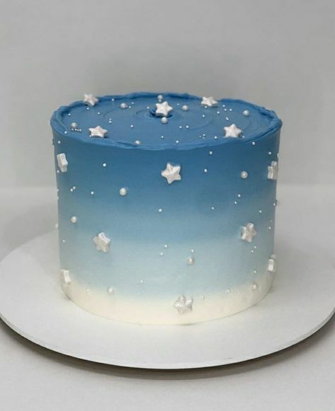 Birthday Cake Ideas Easy Simple, Cake With Stars Design, Starry Birthday Cake, Cake Ideas Aesthetic Blue, Birthday Cake Ideas Aesthetic Blue, Blue Birthday Cake For Girl, Cake Designs Birthday Blue, Blue Cake With Stars, Celestial First Birthday